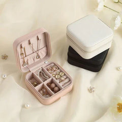 Mini Jewelry Box with Jewelry / صندوق مجوهرات صغير مع المجوهرات