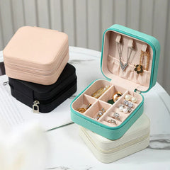 Mini Jewelry Box with Jewelry / صندوق مجوهرات صغير مع المجوهرات